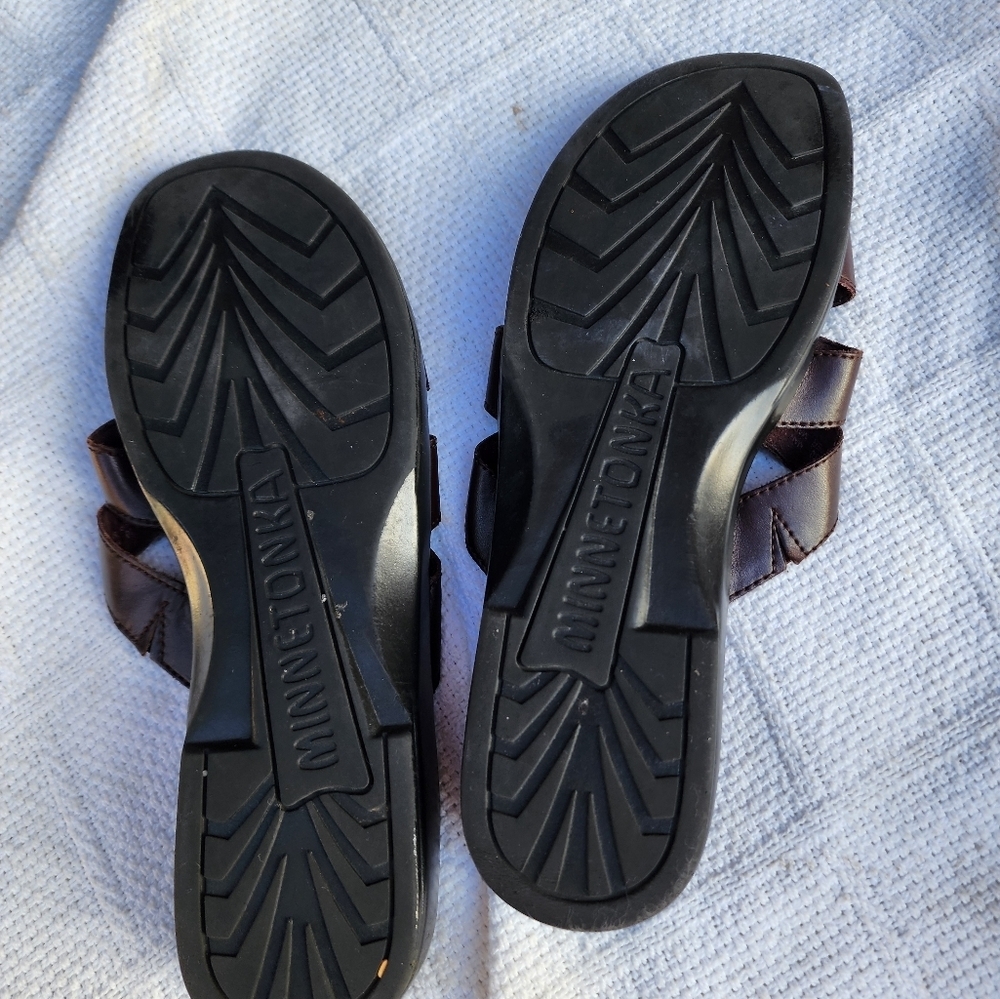 Minnetonka Brown strappy slides‎ 10 - Picture 5 of 10